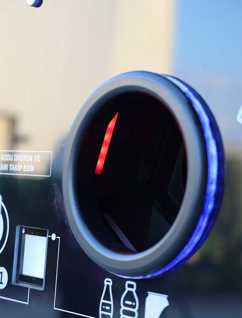 Yüksek doğruluk ve daha hızlı işlem olanakları için geliştirilmiş yüksek teknolojili yapay zekayı, sistemlerimizle entegre bir şekilde çalıştırıyor ve sürekli geliştiriyoruz. GDS özel 360 barkod ve ağırlık tanıma teknolojisi ile geliştirilmiş bir AI yapay zeka teknolojisine sahiptir. GDS sizin ve işletmeleriniz için tamamen özel çözümler ve projeler sunmaktadır.